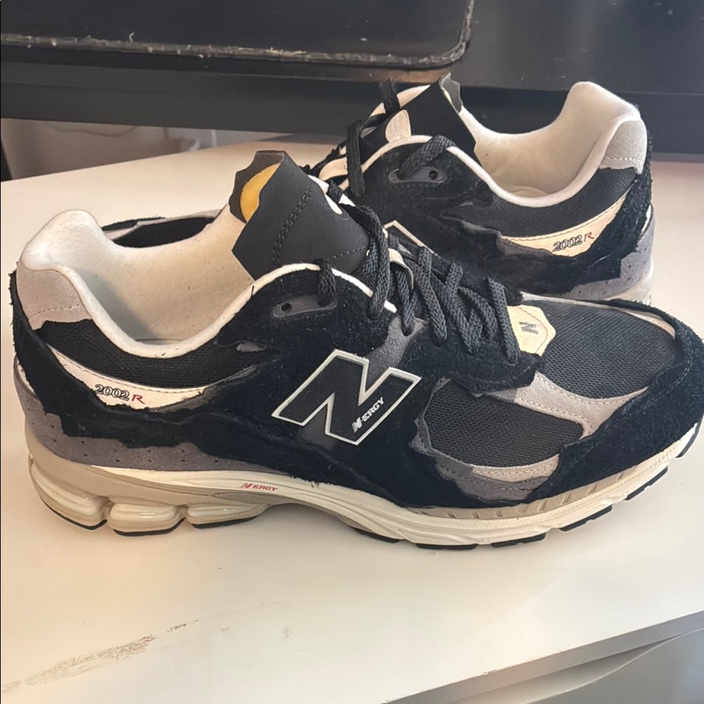 New Balance 2002R ‘Protection Pack’- Black and Gray Athletic Shoes size 13 men’s
